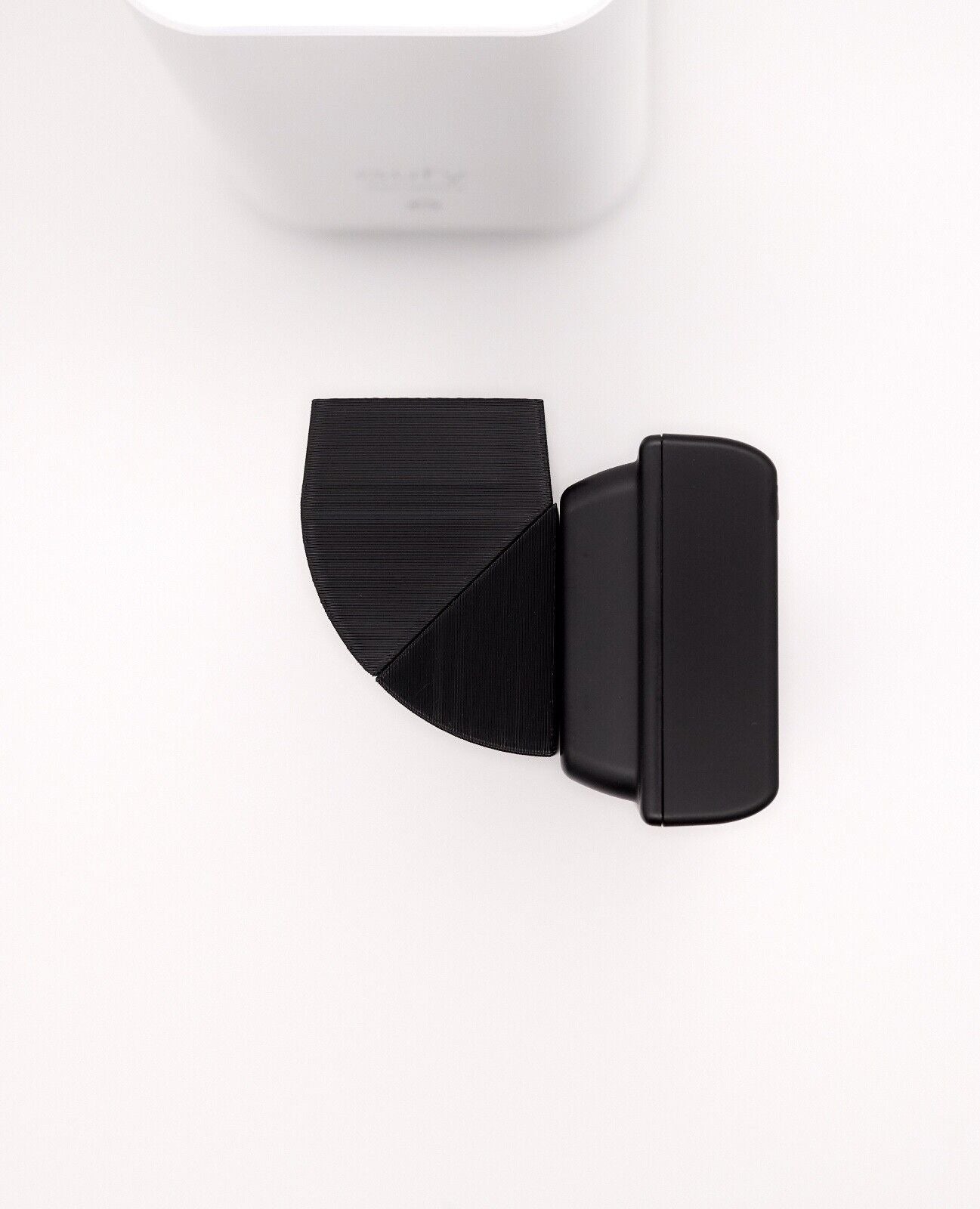 Eufy S220 Doorbell 90º mounting wedge for battery-powered doorbell.